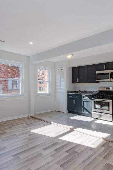Main picture of 529 16th St NE