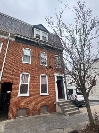Main picture of 525 W Market St