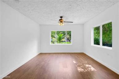 Main picture of 1012 Avon Rd