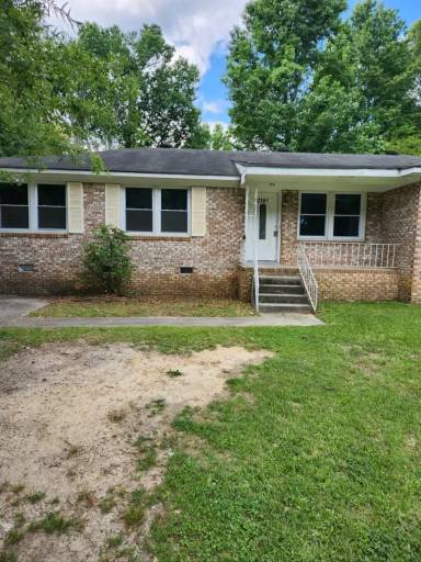 Main picture of 2218 Apple Valley Rd