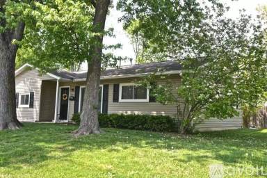 Main picture of 564 Palace Ln