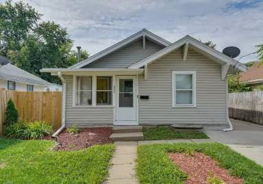 Main picture of 2055 Des Moines St