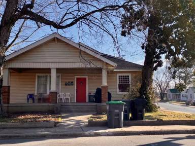 Main picture of 445 Greenwood Ave
