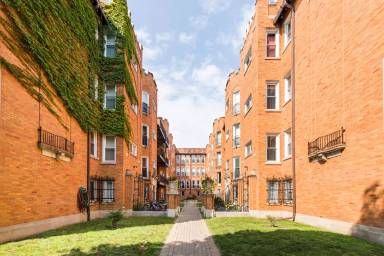 Main picture of 1644 W Greenleaf Ave