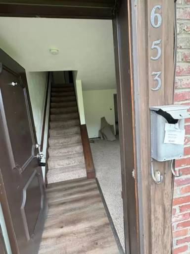 Main picture of 655 Robbins Station Rd