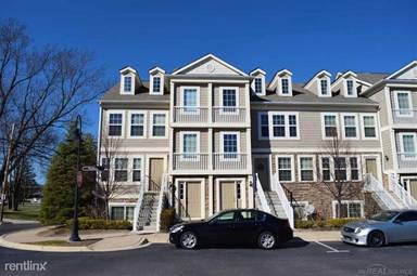 Main picture of 1077 Foxboro