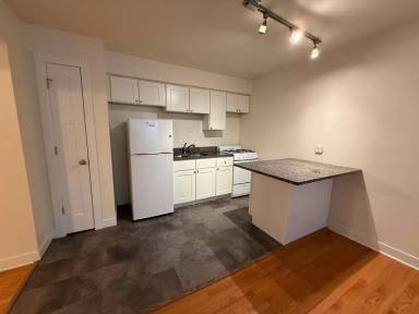 Main picture of 1441 N Franklin Pl