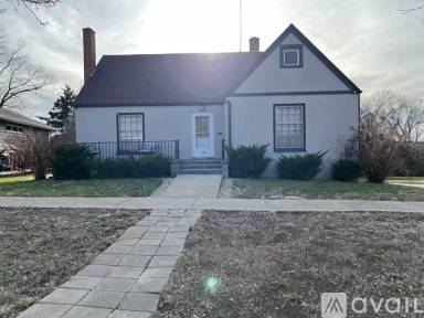 Main picture of 235 W Broadway Ave