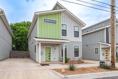 Main picture of 220 Pecan St