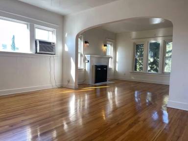 Main picture of 1842 1/2 N Mariposa Ave