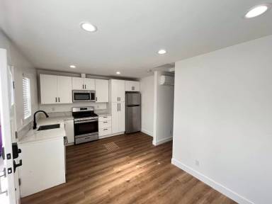 Main picture of 2401 Roswell Ave