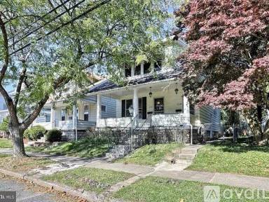 Main picture of 2730 Banks St