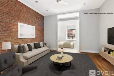 Main picture of 7 E 75th St