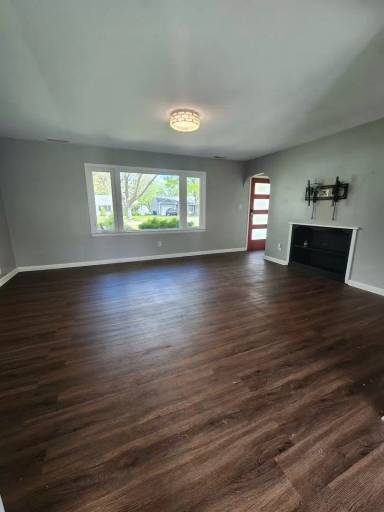 Main picture of 7048 Oakwood Rd