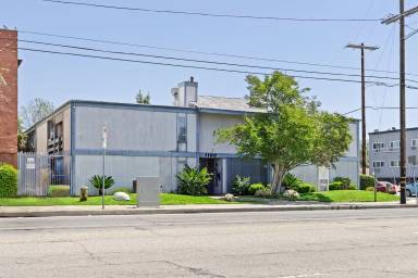 Main picture of 7100 Woodman Ave