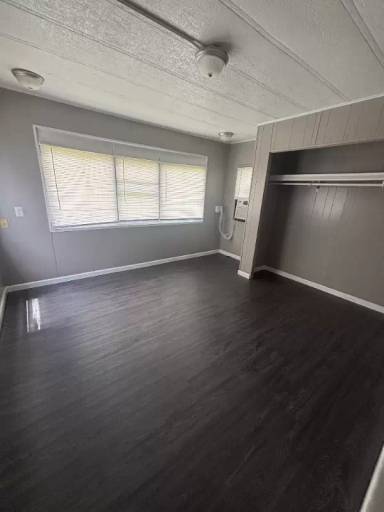 Main picture of 2841 Mark Cir