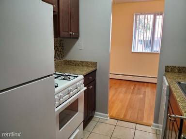 Main picture of 5820 N Sheridan Rd
