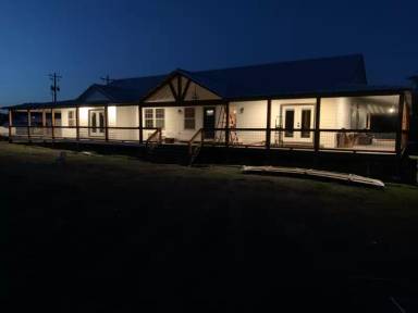 Main picture of 956 Hart Ln