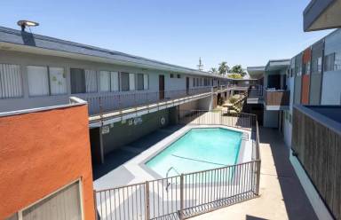 Main picture of 14612 Saticoy St
