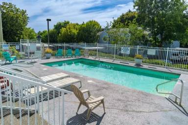 Main picture of Renton Ridge Condominium