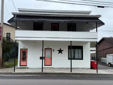 Main picture of 252 W Main St