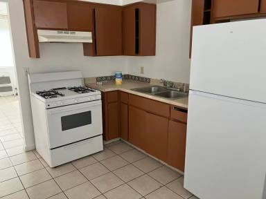 Main picture of 926 W 13th St