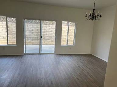 Main picture of 9435 Noble Avenue