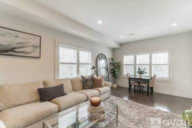 Main picture of 361 Maverick St