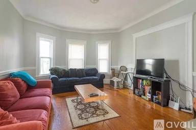 Main picture of 44 Holyoke Rd