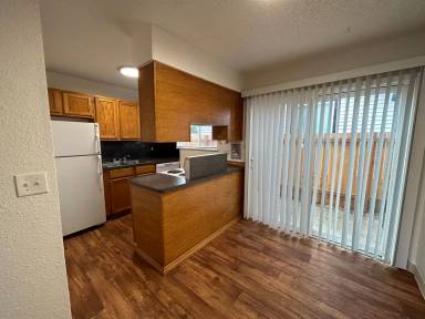 Main picture of 8916 SE Woodstock Blvd