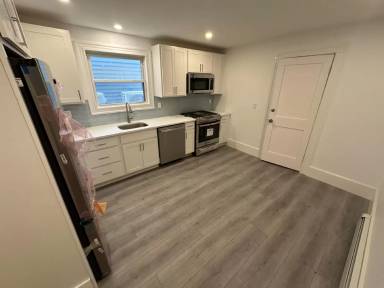 Main picture of 51 Custer St