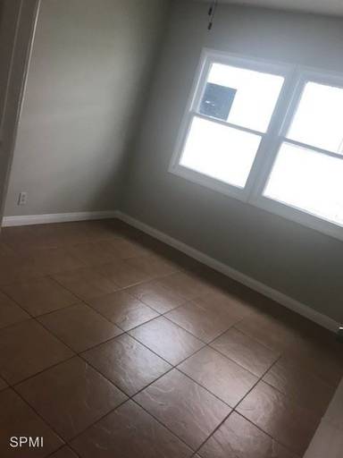 Main picture of 6917 Owensmouth Ave