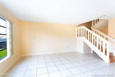 Main picture of 23 SW 113th Ave