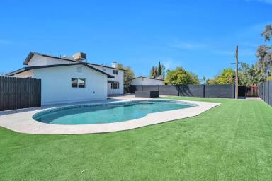 Main picture of 1050 E Alameda Dr