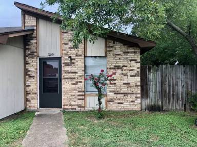 Main picture of 2703 Sprucewood St