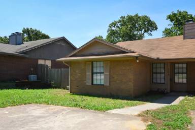 Main picture of 706 Woodland Ct
