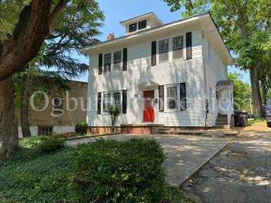 Main picture of 496 W End Blvd