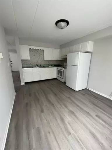 Main picture of 2040 S 16th Ave