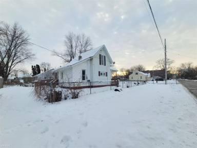 Main picture of 2702 Owen St