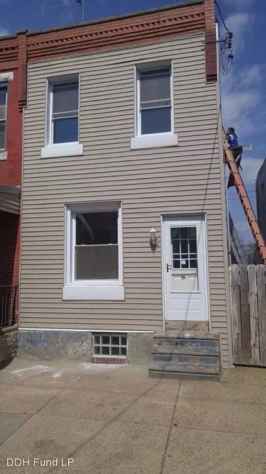 Main picture of 4488 Livingston St