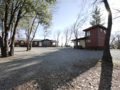 Main picture of 916 Simpson Rd