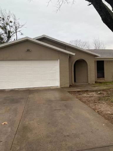 Main picture of 853 Lexington Dr