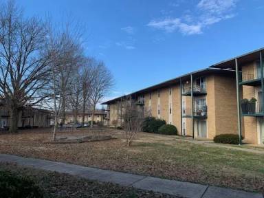 Main picture of Updated ground floor unit across from Madison Park