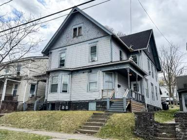 Main picture of 215 Prospect St