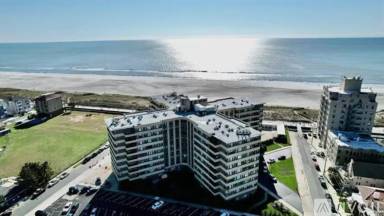 Main picture of Warwick Condominiums