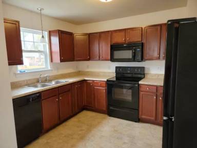Main picture of 7408 Hawthorne Ave