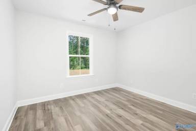 Main picture of 335 Maple Cir