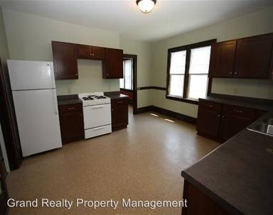 Main picture of 2614 University Ave NE