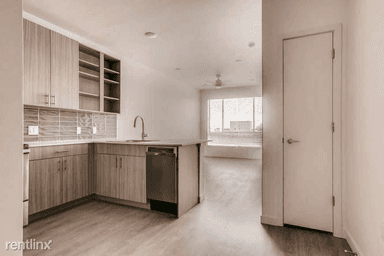 Main picture of 2649 Walnut St
