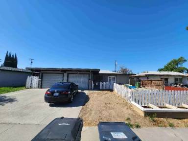Main picture of 1435 W 12th St